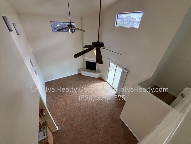 Building Photo - 1415 E Lester St