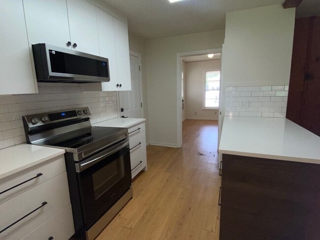 Building Photo - 2 BEDROOM NEAR SCOTT & WHITE