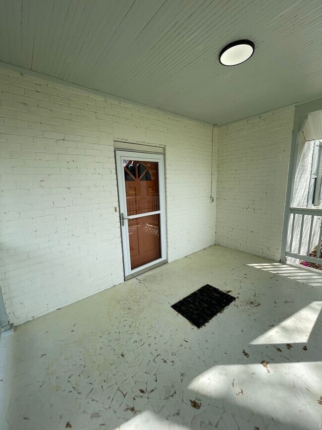 Building Photo - Large 2/1 House in Celanese- $1,495