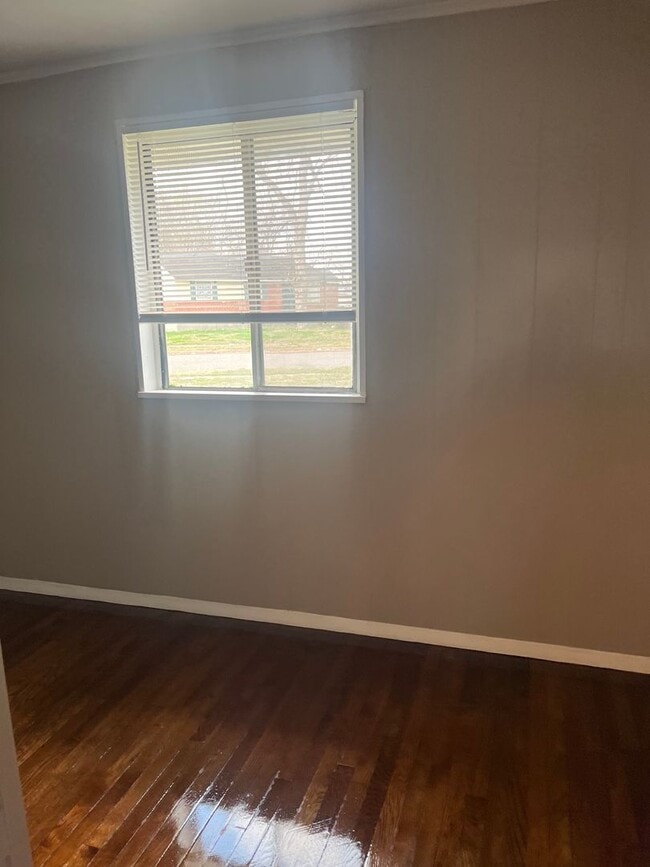 Building Photo - Newly updated 3-bedroom, 2-bath home - Open To Section 8