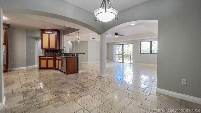Building Photo - 4241 N Ocean Dr