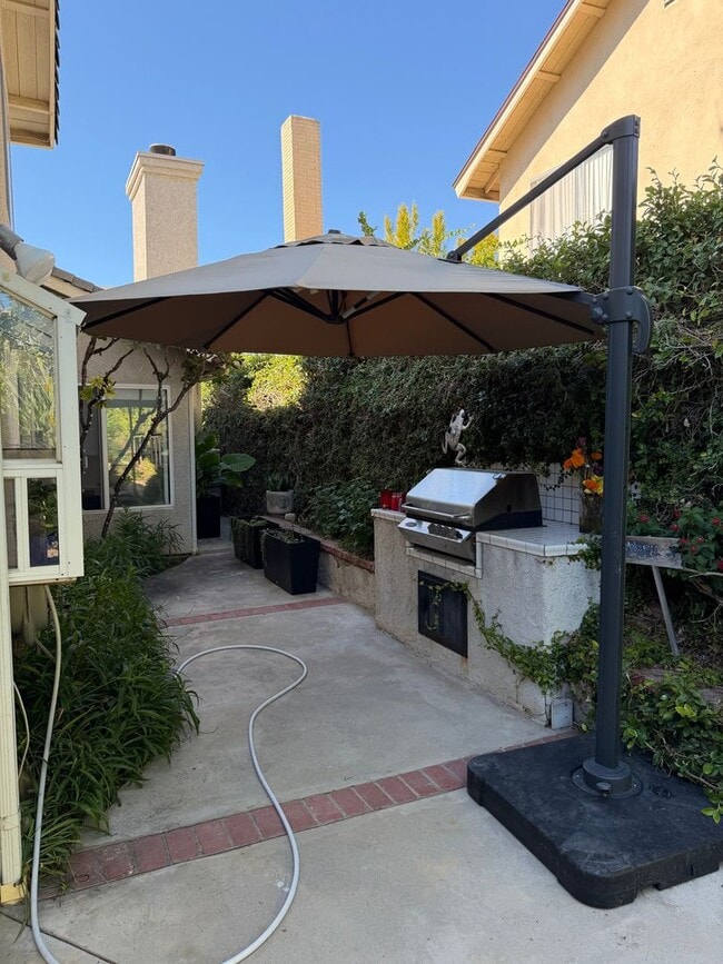 Building Photo - 4 bed, 3 bath cul-de-sac home!