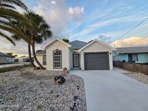 Building Photo - 5810 Sunset Ave