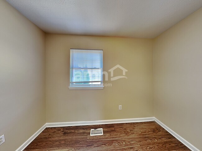 Building Photo - 17879 Grassy Knoll Dr