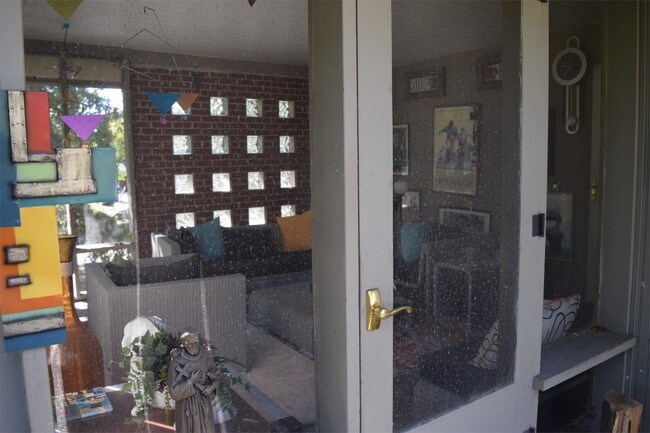 Building Photo - 301 Homan Ave