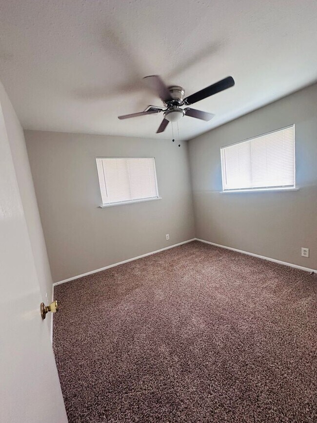 Building Photo - For Lease 3 Bed | 2 Bath | Open Concept | Vaulted Ceilings | 2-Car Garage| Corpus Christi