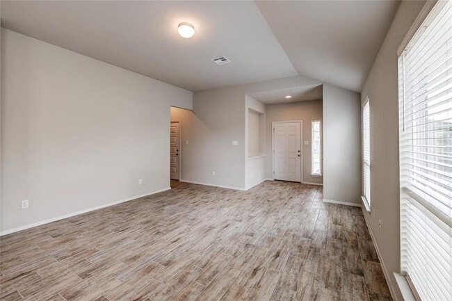 Building Photo - 120 Lyndon Dr