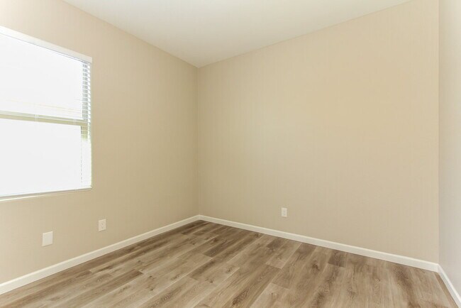 Building Photo - 7024 S 78th Dr