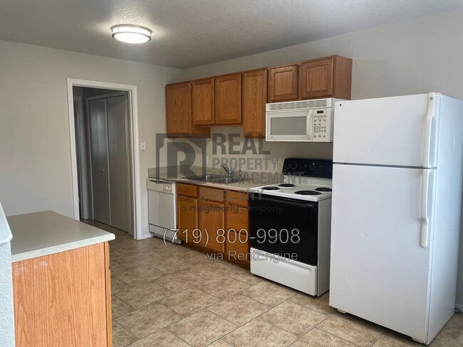 Building Photo - 1715 Oakshire Ln