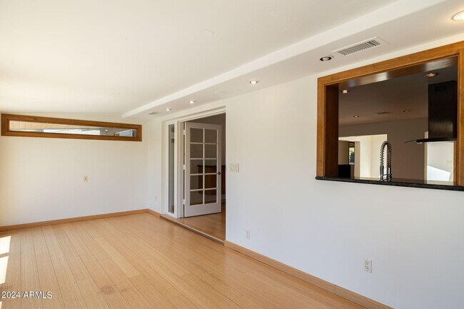 Building Photo - 8643 E Sandalwood Dr