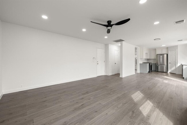 Building Photo - 2204 Founder Dr