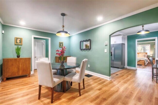 Building Photo - 1225 Graymont Dr SW