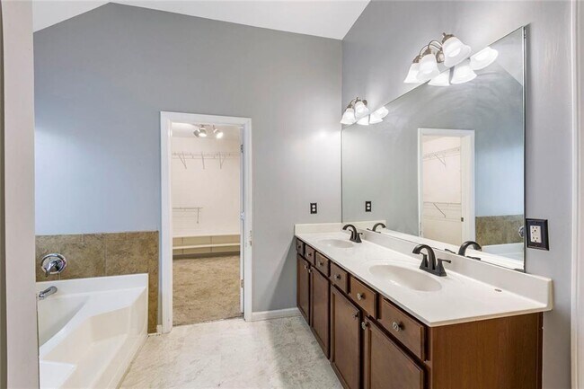 Building Photo - 9776 Ivey Ridge Cir