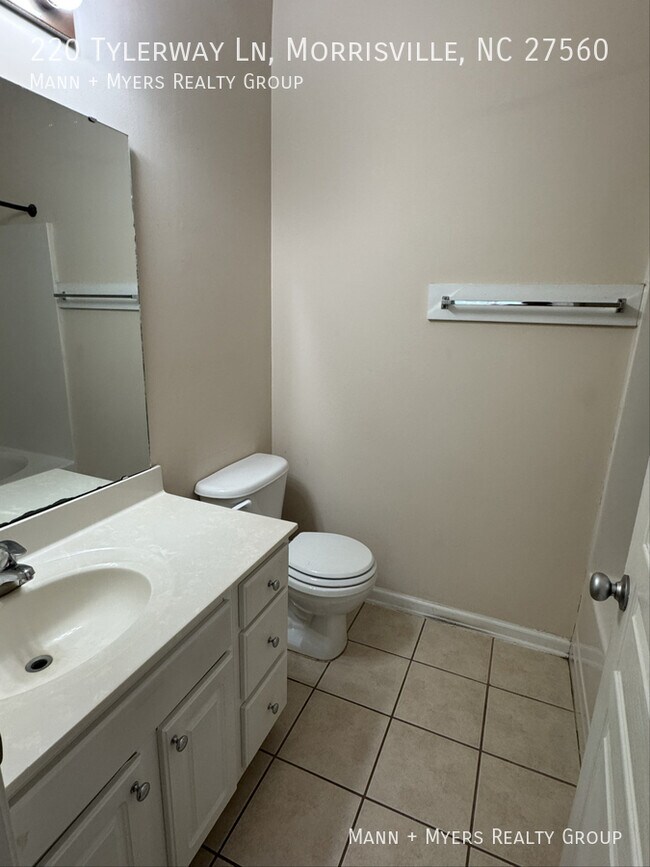 Building Photo - 220 Tylerway Ln