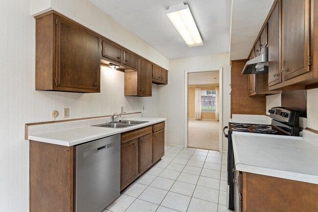 Building Photo - 5960 Townhouse Ln