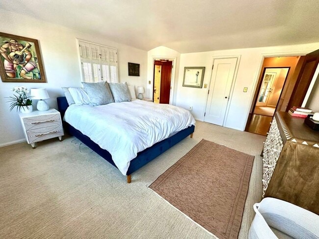 Building Photo - Custom Designer Mediterranean Style Home, 5 BR, 4.5 BA with Pool