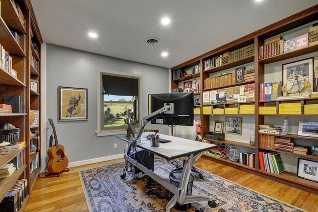Building Photo - 1708 Windoak Dr