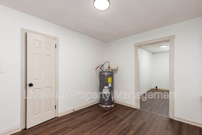 Building Photo - 408 Miles Ave