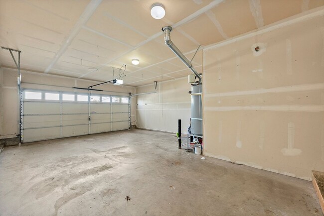 Building Photo - Spacious 4-Bed Home in DuPont | Huge Loft,...