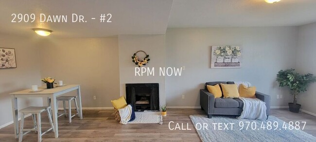 Building Photo - Updated 2bed 1.5 bath townhome *No Securit...