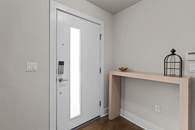 Building Photo - 2900 Pither Ln