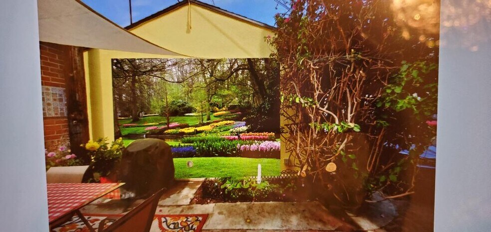 OUTDOOR GARDEN - 6326 Orange St