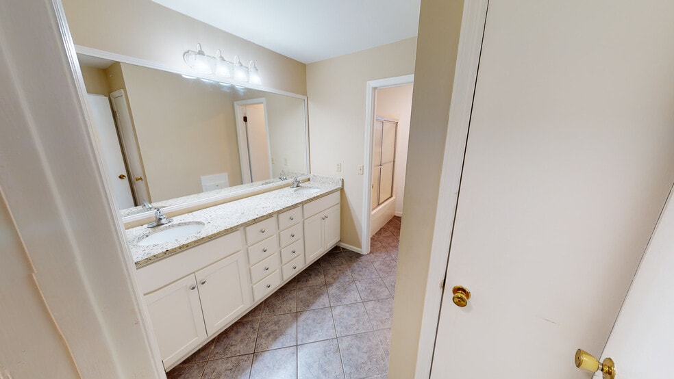 Building Photo - 3076 Speicher Cir