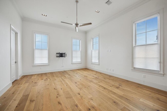 Building Photo - 1352 Kent Grv Pl