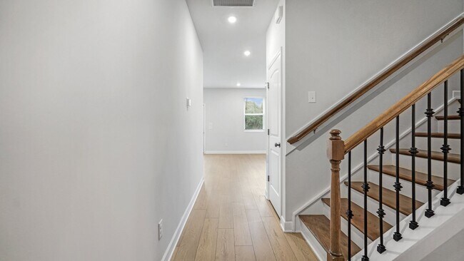 Building Photo - 130 Millbrook Dr