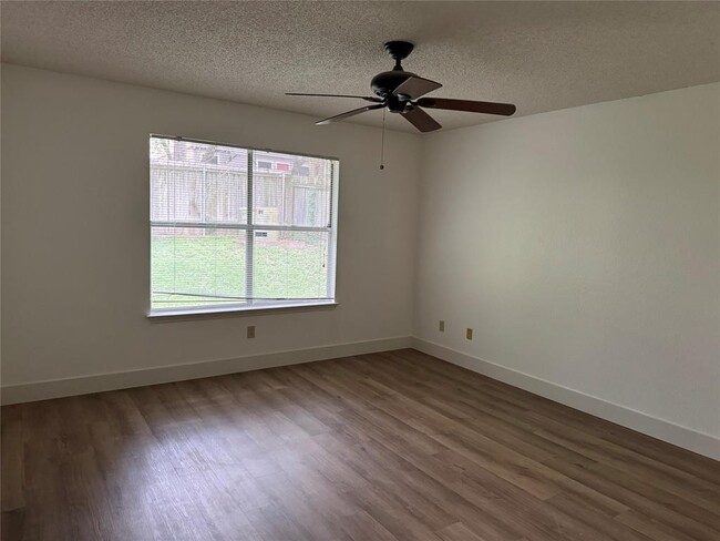 Building Photo - 709 Shade Tree Dr