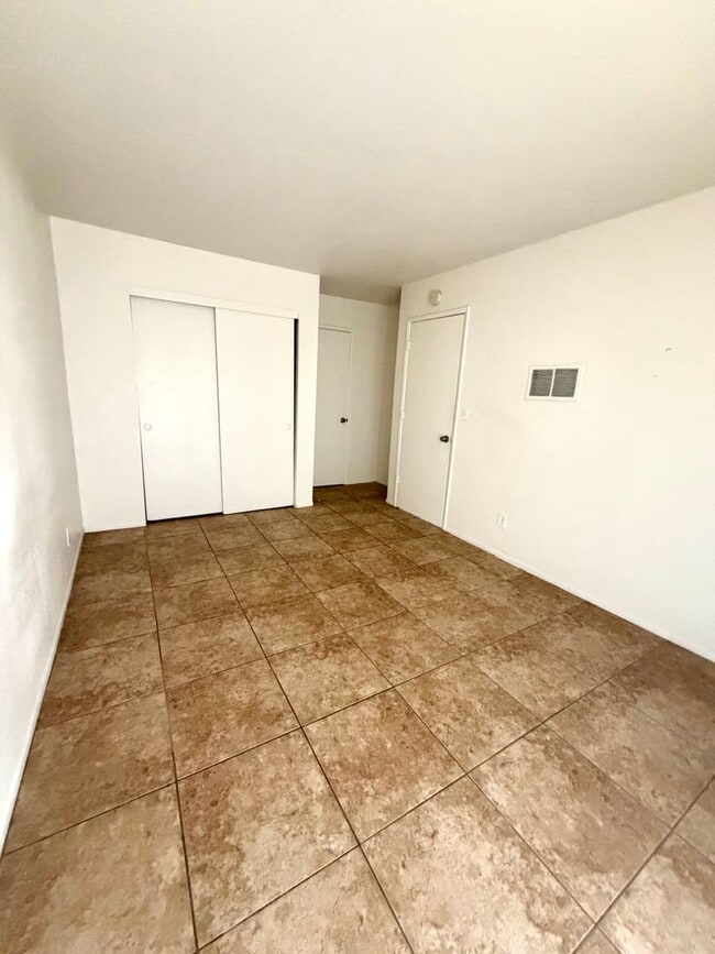 Building Photo - 2 Bedroom, 2 Bathroom with a Garage and Carport