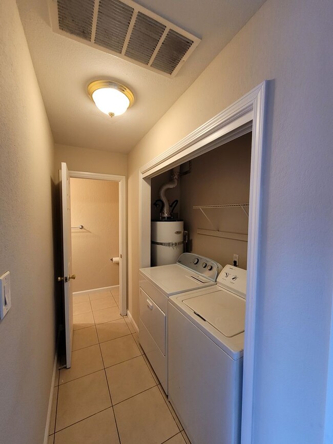 Building Photo - 2608 Nevada Ln