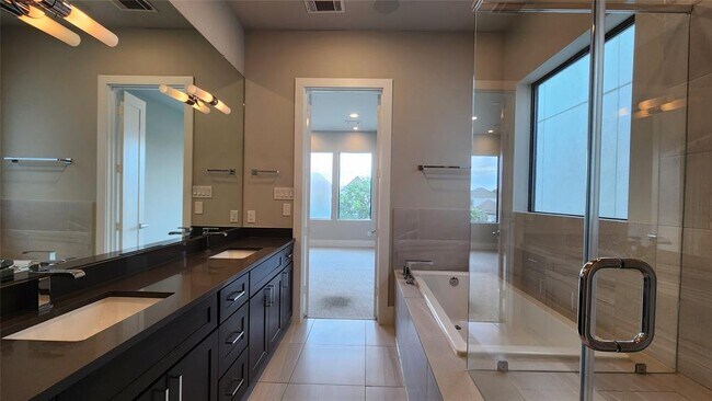 Building Photo - 5713 Larkin St