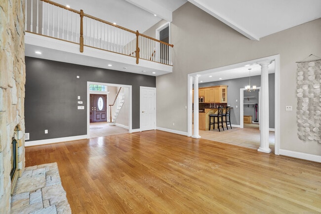 Building Photo - 244 Watch Hill Rd