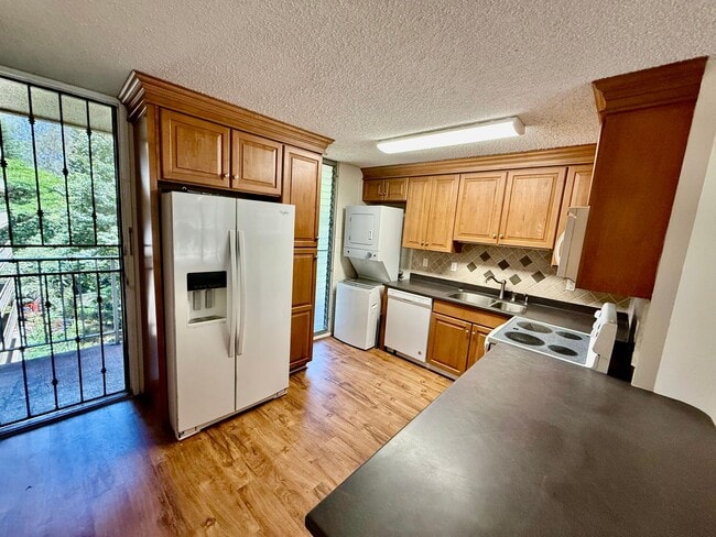 Building Photo - Waikalani Woodlands 2BD/1BA/2PK