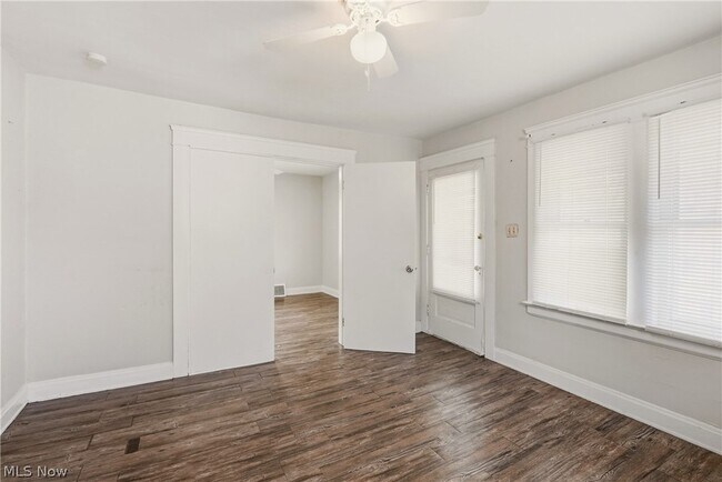 Building Photo - 515 E 143rd St