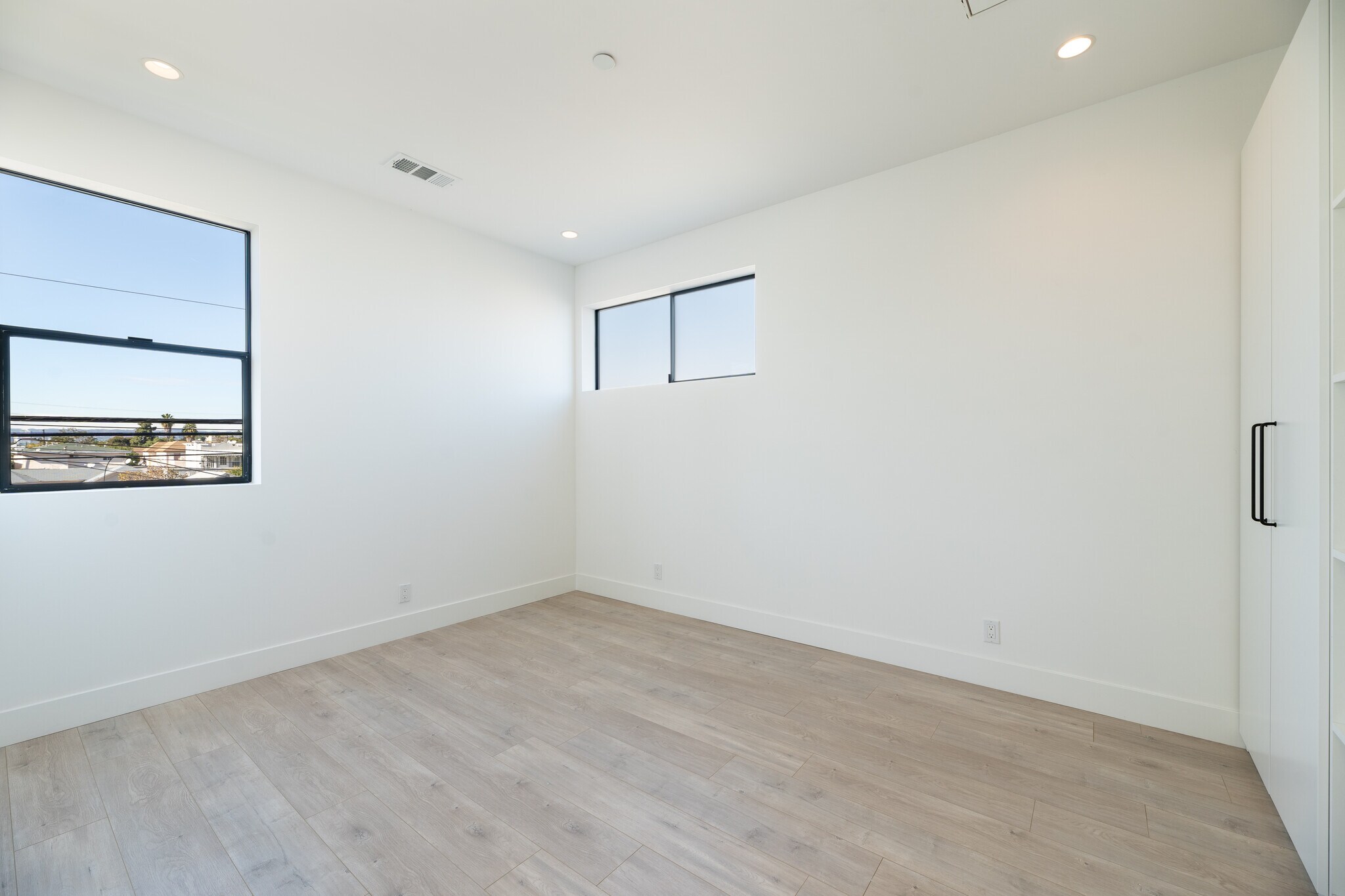 Building Photo - 1805 S Longwood Ave