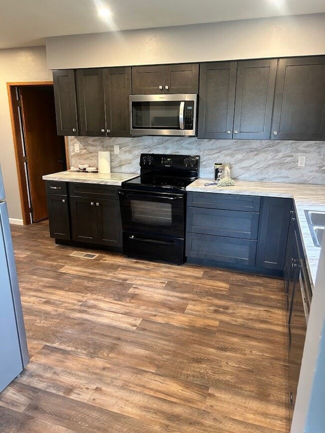 Building Photo - Three Bedroom House for Rent With a Garage...