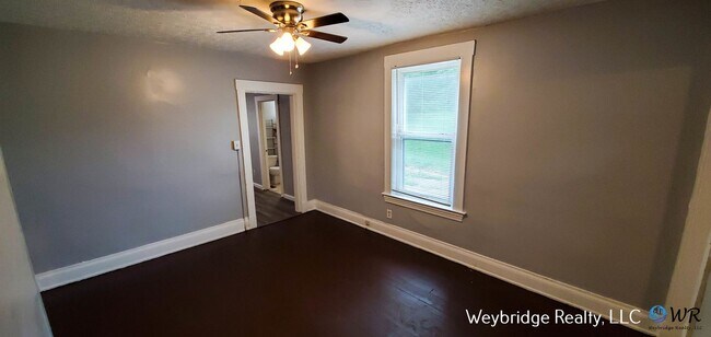 Building Photo - Spacious 3-Bedroom Home in West Price Hill – Covered Porch & Off-Street Parking!
