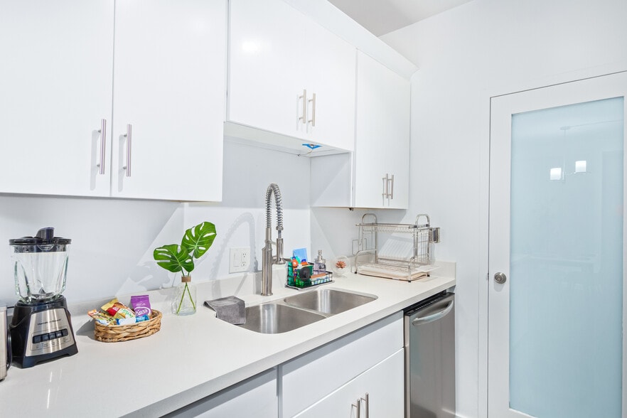 Building Photo - 805 N 4th Ave