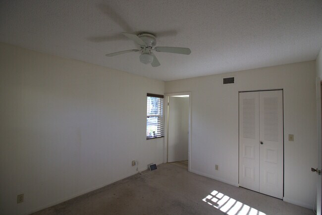 Building Photo - 4703 Lucerne Lakes Blvd E