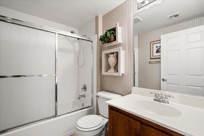 Building Photo - 3975 N Hualapai Way