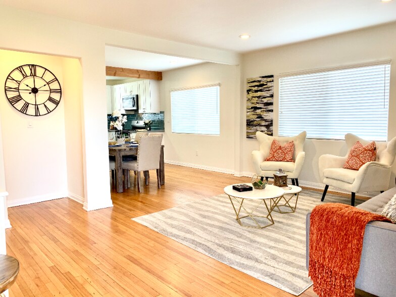 Primary Photo - 819 S Grand View St