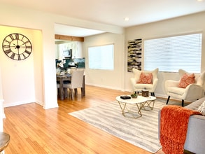 Building Photo - 819 S Grand View St