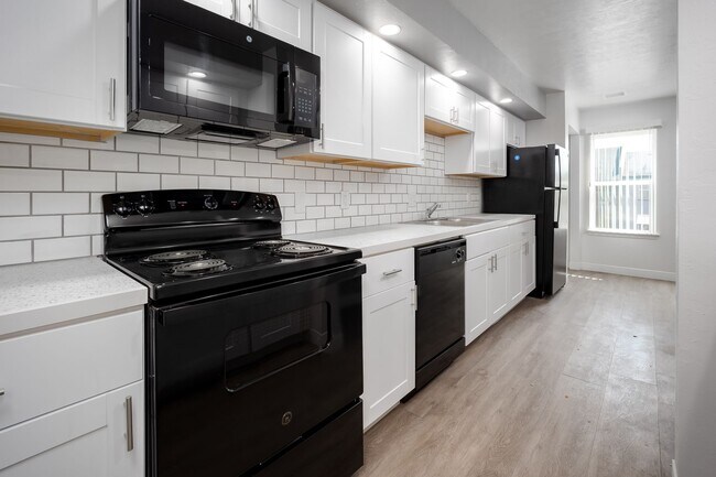 Building Photo - * $300 Off April and May Rent * Beautiful 1 bedroom apartment *