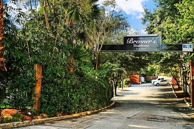 Building Photo - 5810 Venice St