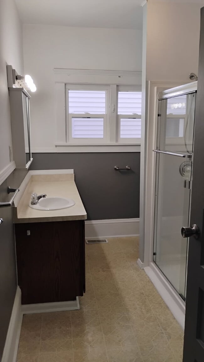 Building Photo - 502 Orange St