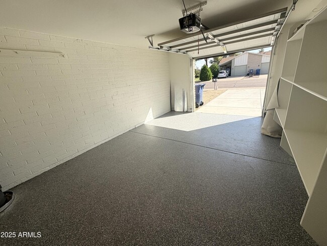 Building Photo - 1538 E Palmdale Dr