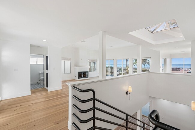 Building Photo - Beautifully Remodeled, 4BR4.5BA Hill Section Home w/ Amazing Panoramic Ocean Views, 3 Decks, Atri...