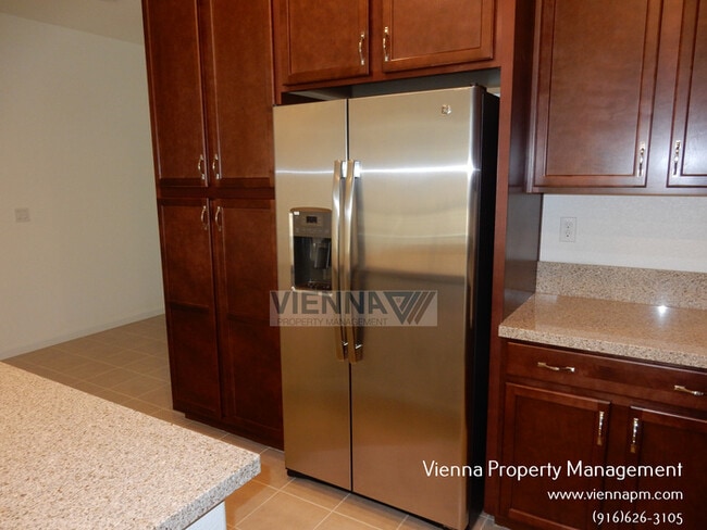 Building Photo - SINGLE STORY HOME IN ROSEVILLE!!!